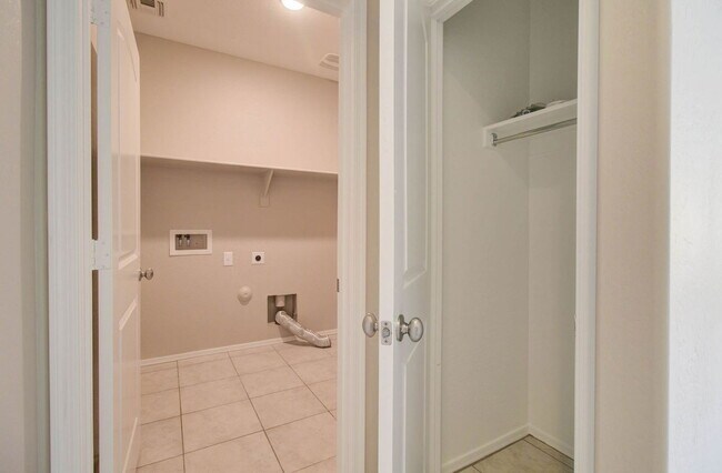 Building Photo - 42098 W Balsa Dr