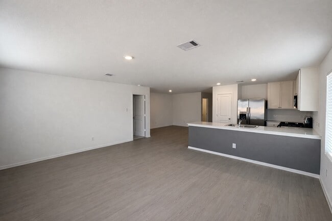 Building Photo - 15679 Plum Brk Dr