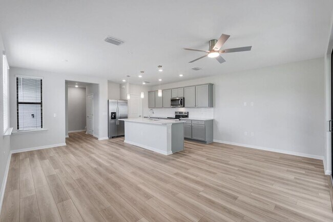 Building Photo - 27907 Radiant Ct