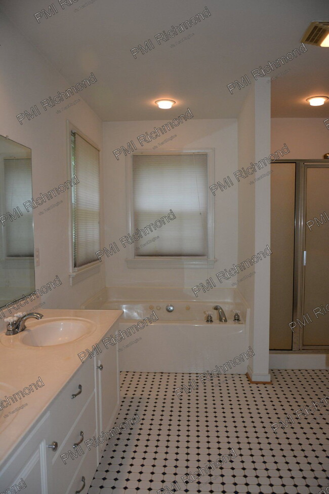Building Photo - 12060 Hunters Hawk Ct