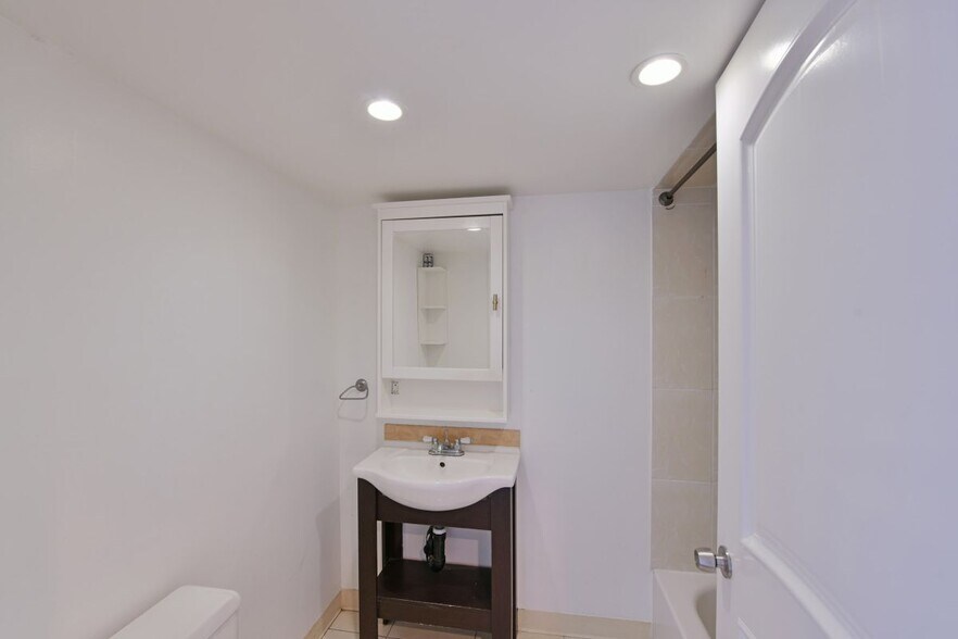 Building Photo - 7929 Blackburn Ave