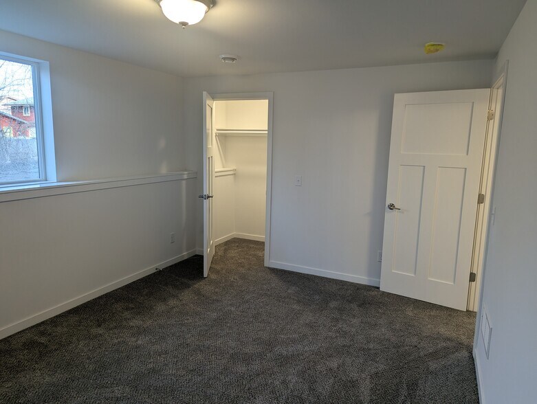 Building Photo - 132 Chalet Dr