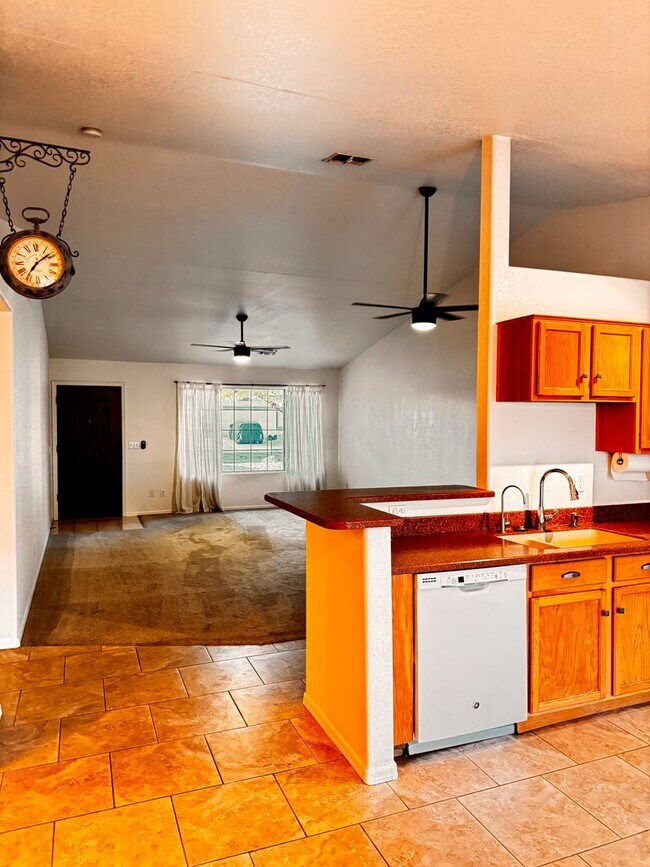 Building Photo - Apache Junction 3 bedroom rental