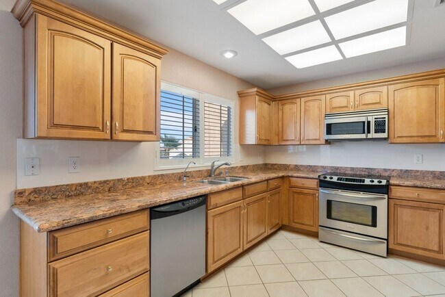 Building Photo - Gorgeous 2 Bed 2 Bath Single Story home in...