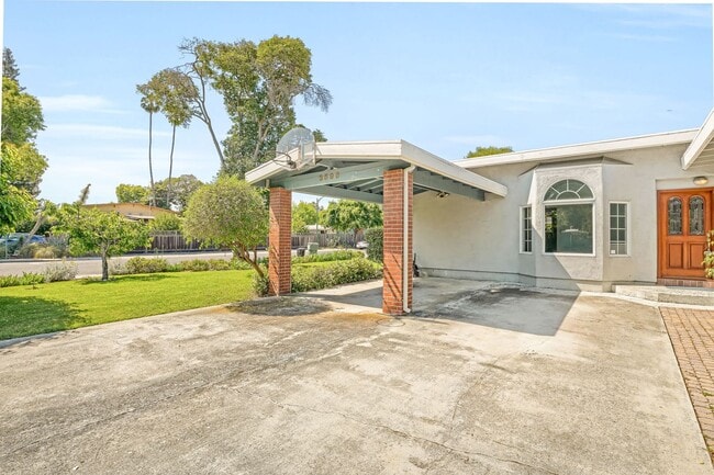Building Photo - Spacious 4 bed, 2.5 Bath Home with Bonus Room and Pool in Palo Alto!