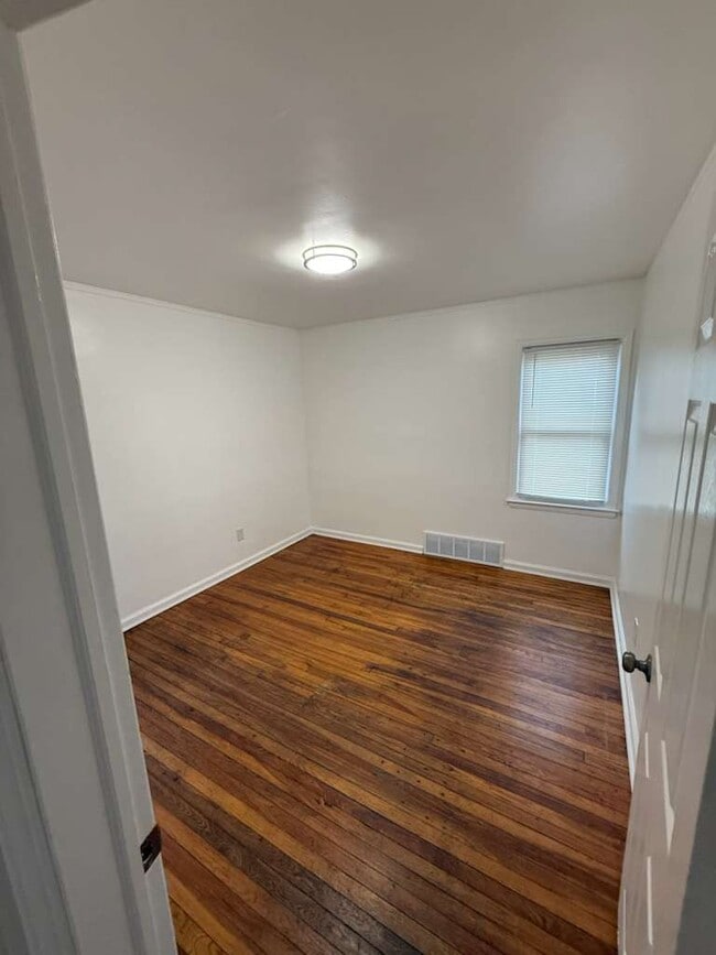 Building Photo - 14274 Kilbourne Ave