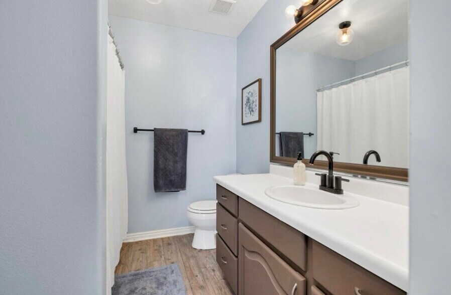 Building Photo - 1045 N 1725 W