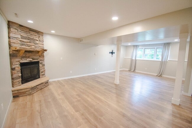 Building Photo - 2107 Ponderosa Dr SW
