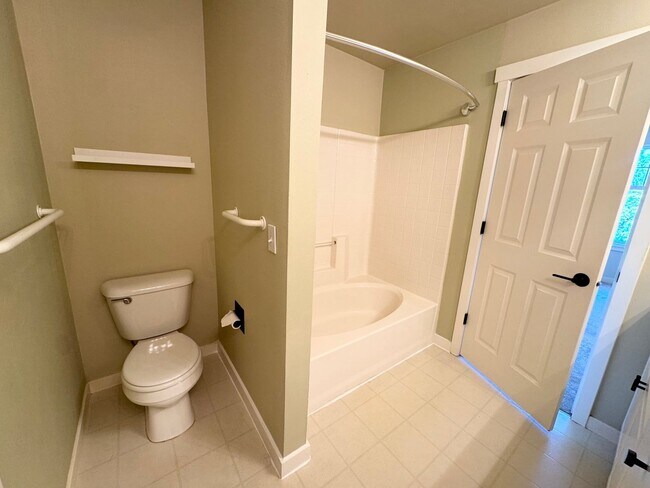 Building Photo - Spacious is Aqua Highlands one bedroom plu...