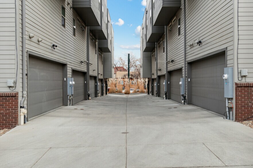 Building Photo - 2345 Decatur St