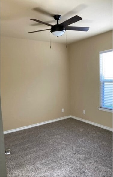 Building Photo - 220 E Byrd Blvd