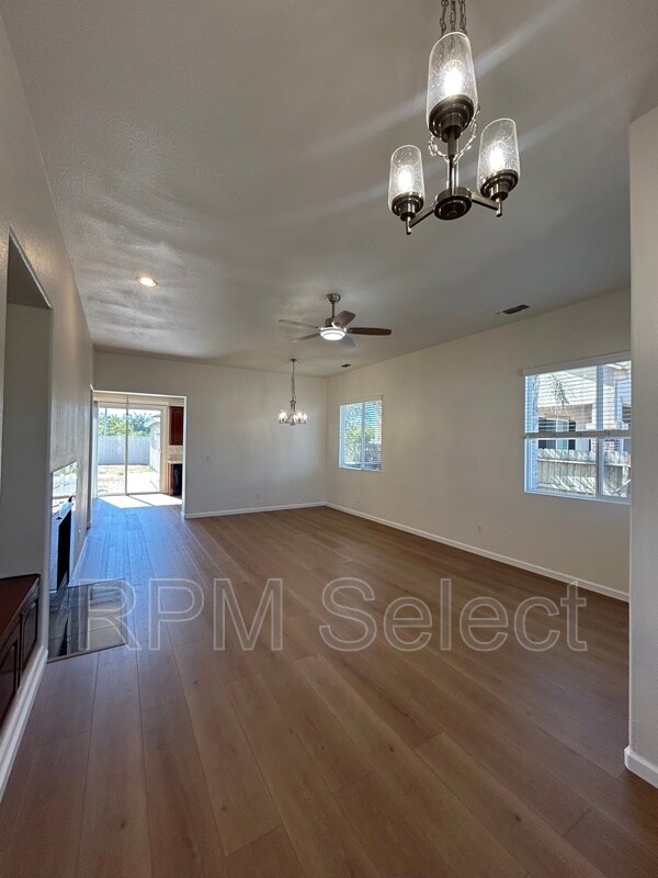 Building Photo - 1740 Newark Ln