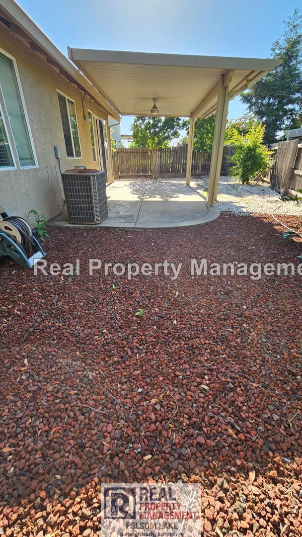 Building Photo - Updated 3 Bed 2 Bath Home on quiet Court