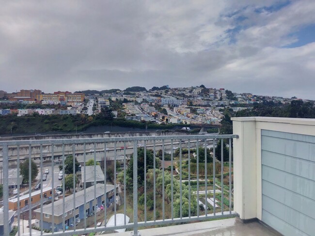 Building Photo - Tri-Level 3 Bed, 3 Bath Bernal Heights Tow...