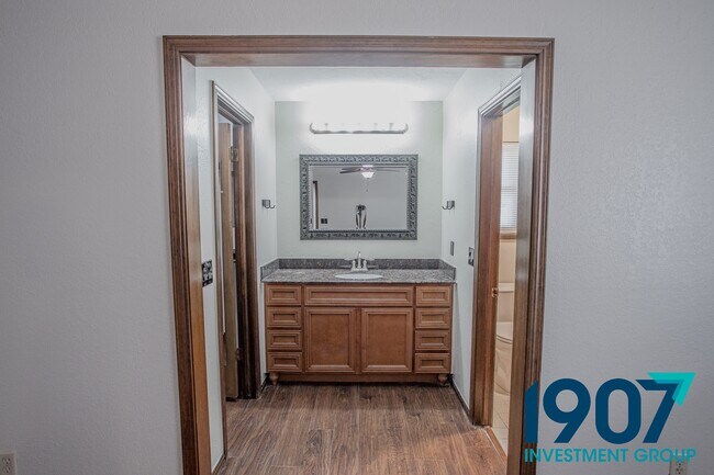 Building Photo - 1433 SW 93rd St