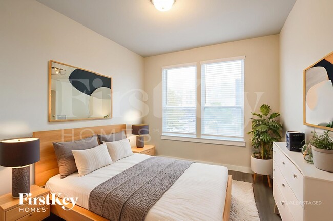 Building Photo - 345 N Centro Cir