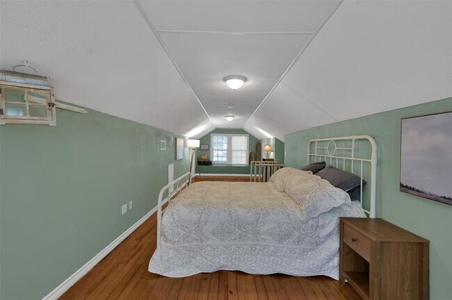 Building Photo - 1004 Mccall Ave