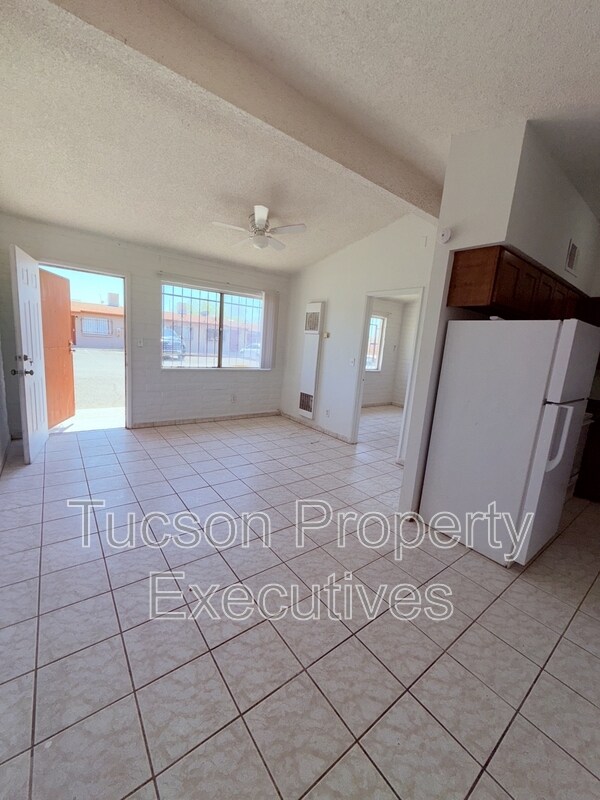 Building Photo - 5752 S Park Ave