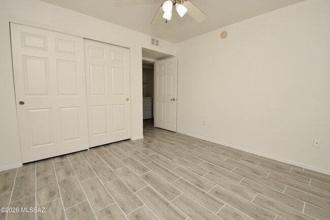 Building Photo - 7255 E Snyder Rd