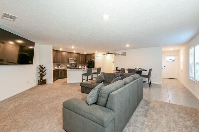 Building Photo - 6223 Topaz Pnes Trl