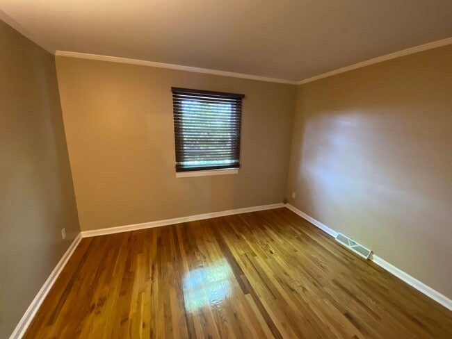 Building Photo - Kennedy Drive Retreat - 4 bedrm with bonus and billards room