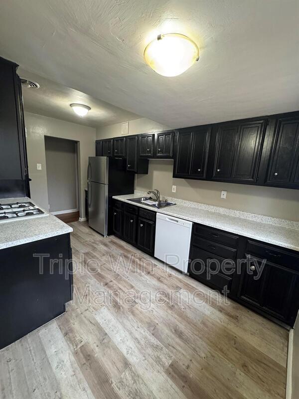 Building Photo - 8000 Noel Ct