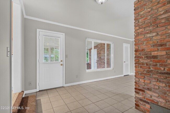 Building Photo - 2618 Arlex Dr E