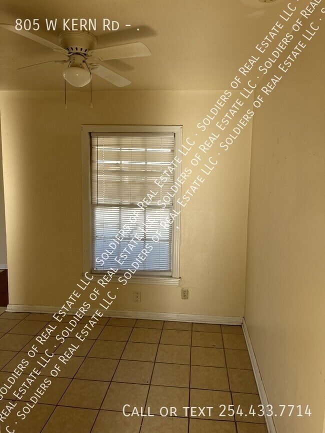 Building Photo - 805 W Kern Rd