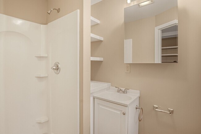 Building Photo - 12 Franklin Ave