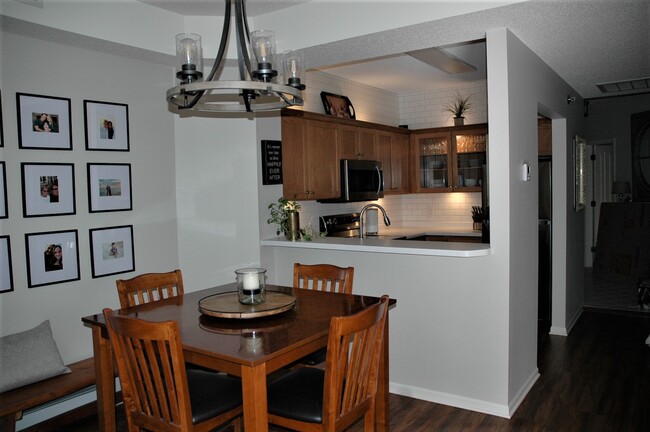 Dining room - Kitchen - 7520 Edinborough Way