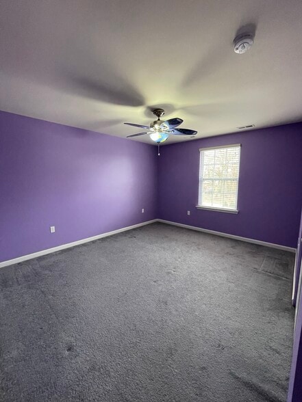 Bedroom - 259 E Oakbourne Ave