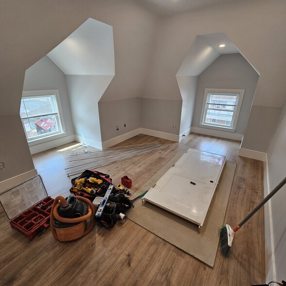 Building Photo - 28 Brooks St