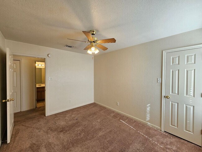 Building Photo - AVAILABLE NOW!