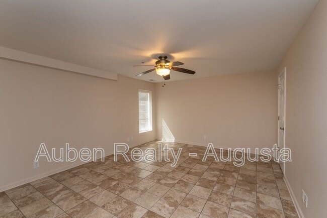 Building Photo - 913 Walker St