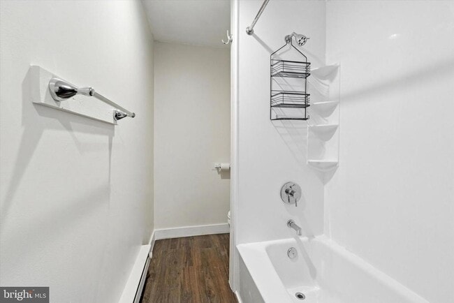 Building Photo - 632 E Girard Ave