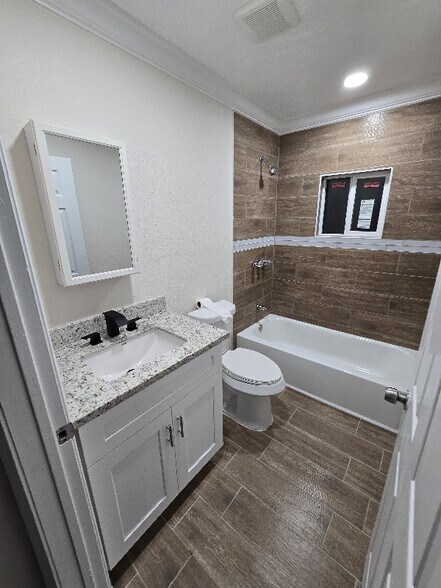 Building Photo - 3511 Washington St