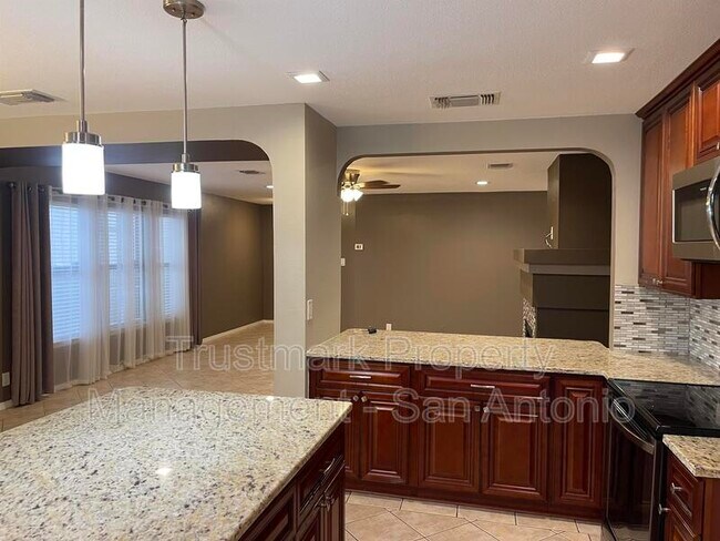 Building Photo - 8335 Bent Meadow Dr