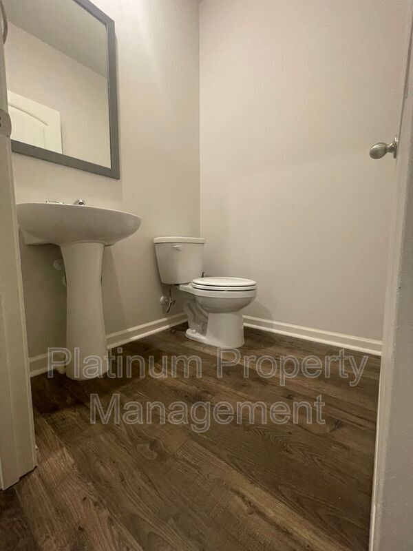 Building Photo - 551 Stoneybrook Dr