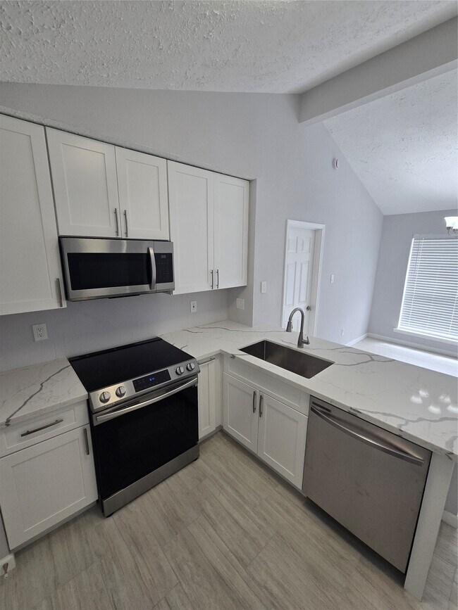 Building Photo - 19319 Cypress Cliff Dr