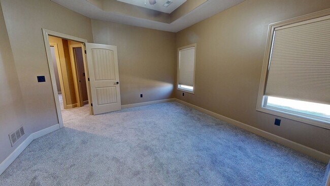 Building Photo - Townhome in Savannah schools!