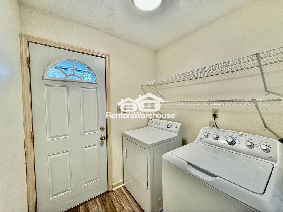 Building Photo - 703 Prairie St