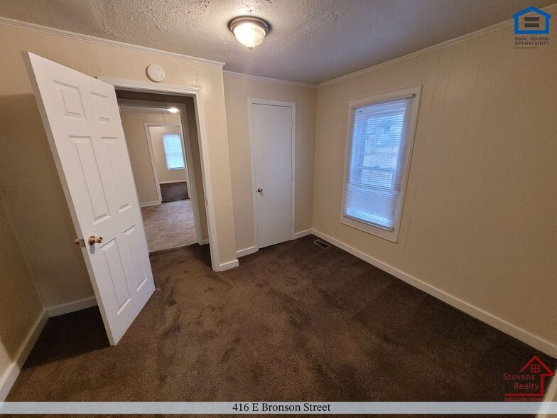 Building Photo - 416 E Bronson St