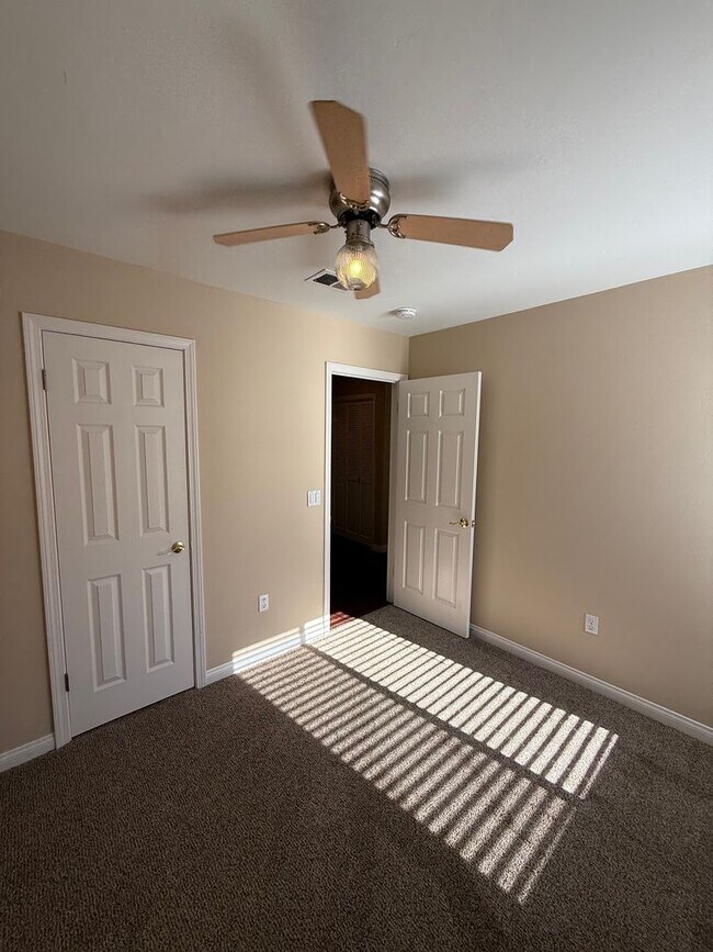 Building Photo - 5704 Pine Canyon Dr