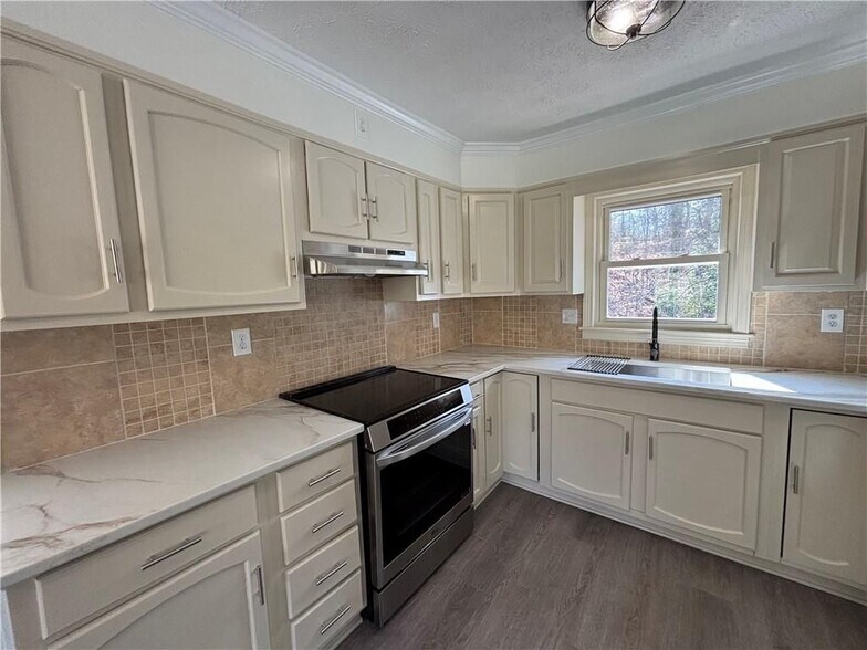 Building Photo - 3854 Davis St