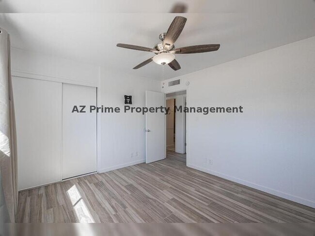 Building Photo - 8518 E Rancho Vista Dr