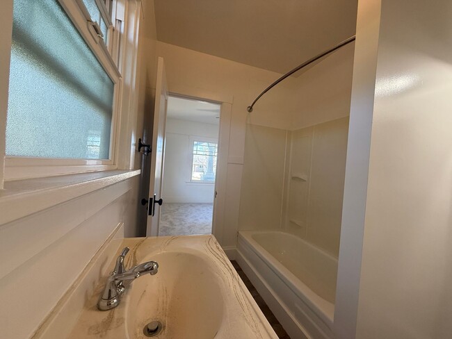 Building Photo - Charming Campbell 3 Bedroom 1 Bath Home with Backyard and Basement