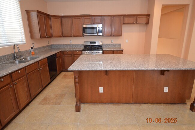 Building Photo - 638 Harvester Course Dr