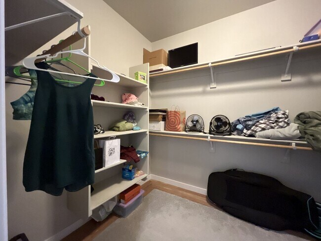 Building Photo - Spacious 2,511 Sq Ft Wilsonville Townhome with Vaulted Loft, Modern Kitchen & Attached Two-Car Ga...