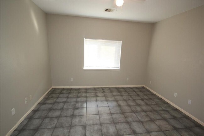 Building Photo - 6111 Settlers Lake Cir E