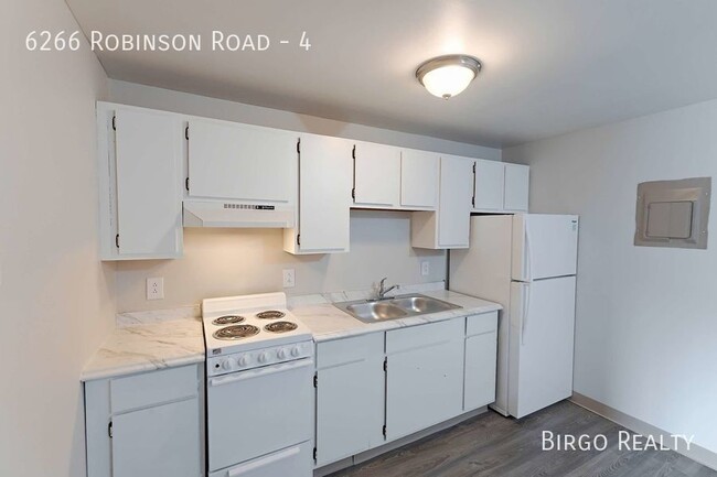 Building Photo - Renovated 1 Bed / 1 Bath APARTMENT in LOCK...